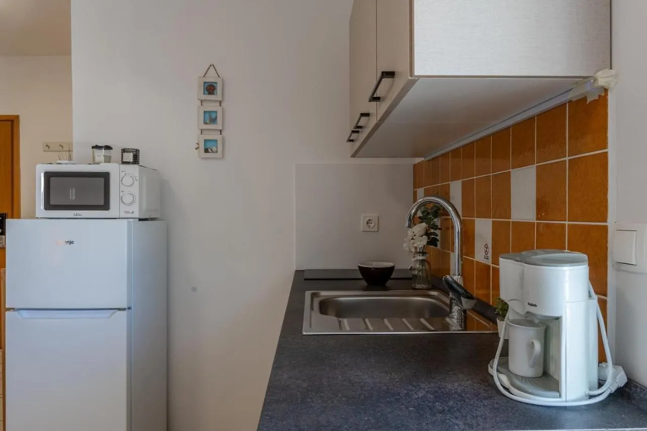 Apartments Martin'S Perla Vir 0*,  Croatia